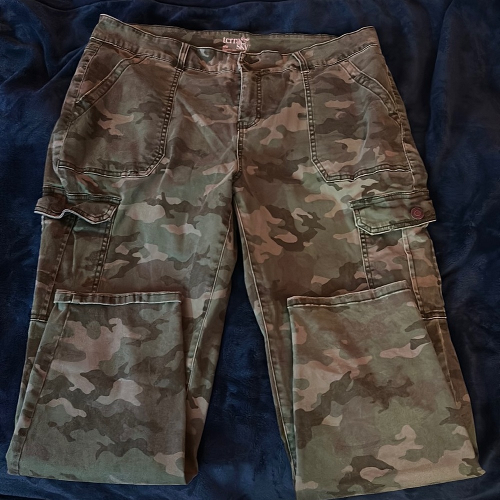 Camo cargo jeans, size 18 in women’s